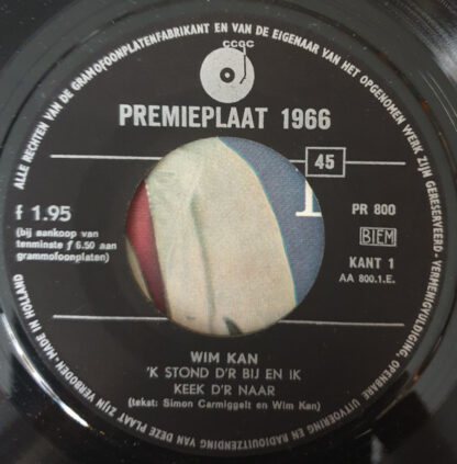 Wim Kan ‎– 'k Stond D'r Bij en Ik Keek D'r Naar / Corry Vonk ‎– Met Me Vlaggetje Me Hoedje en Me Toeter (7"EP NL 1966) Premieplaat - Image 3